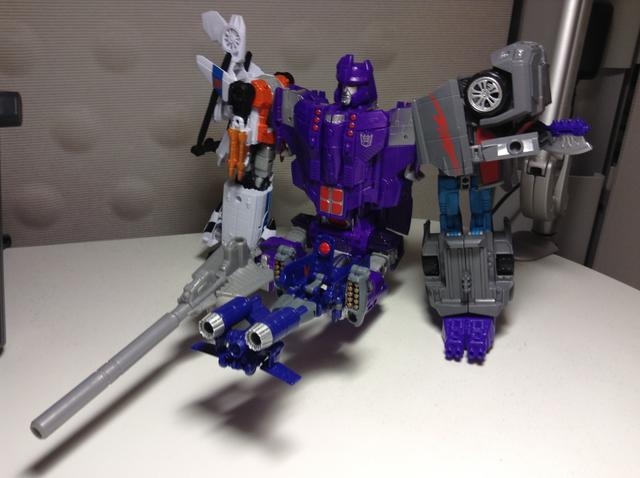  Combiner Wars Galvatronus "Dug" mode, Side